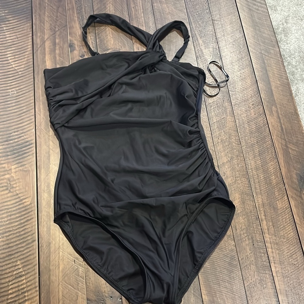 MIRACLESUIT Underwire One Piece Swimsuit - Picture 4 of 10
